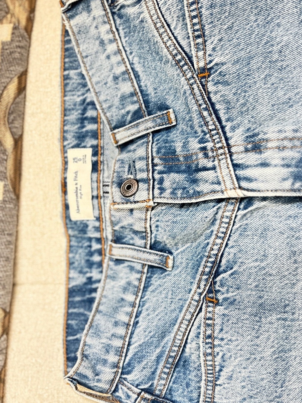 Abercrombie & Fitch Light Wash Relaxed Jean skirt for women, sz 25 / 0
